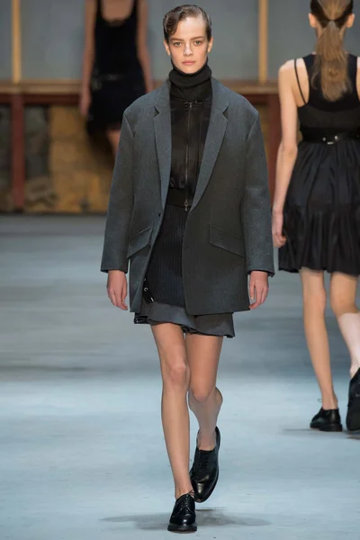 Look 28